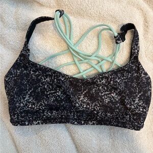 Lululemon Free to be *WILD* size 8